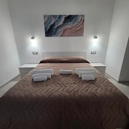 فندق مبيت وإفطار Dimora Insula 3*